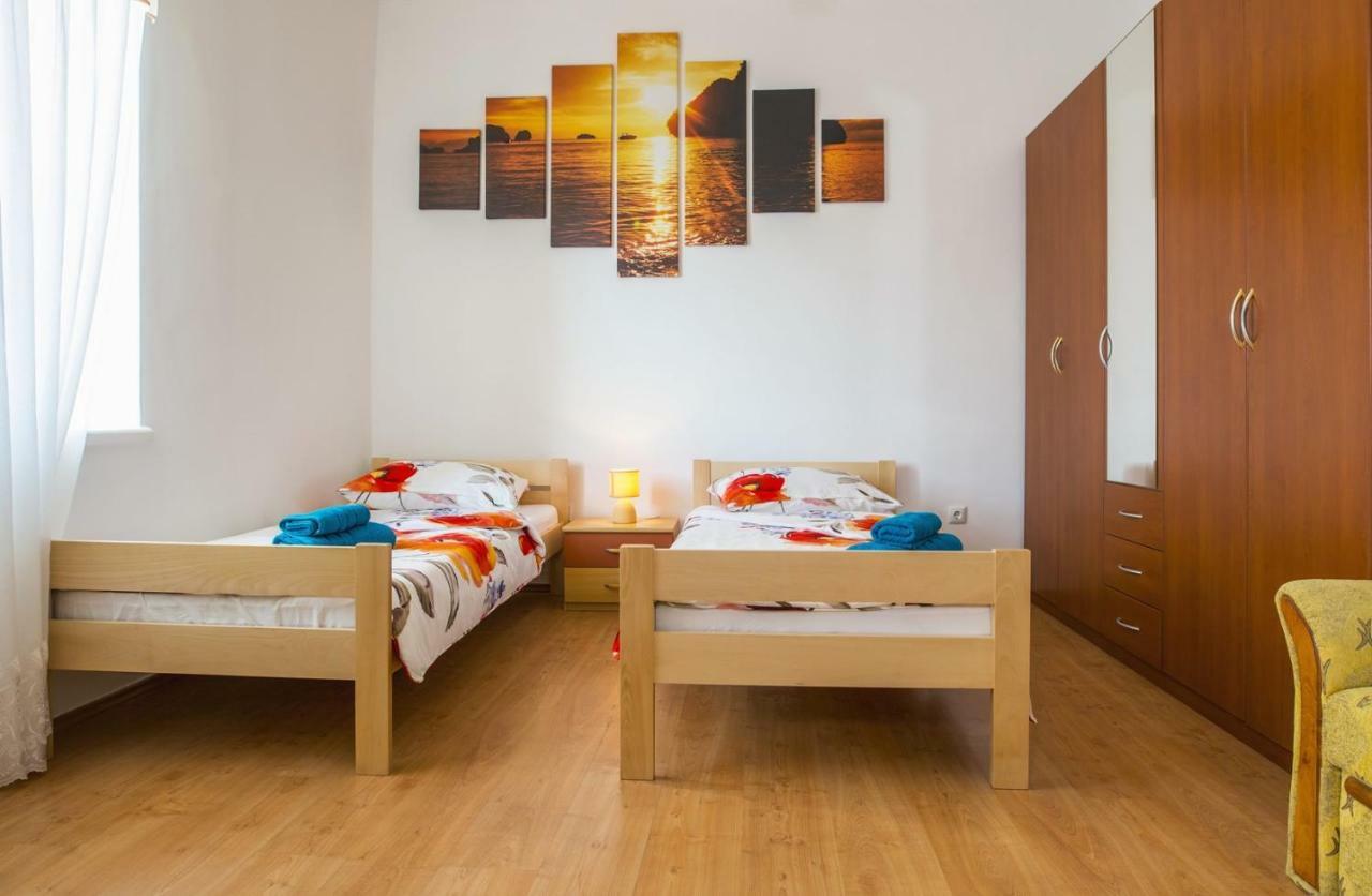 Apartment Stefania On The Beach Koromačno Extérieur photo