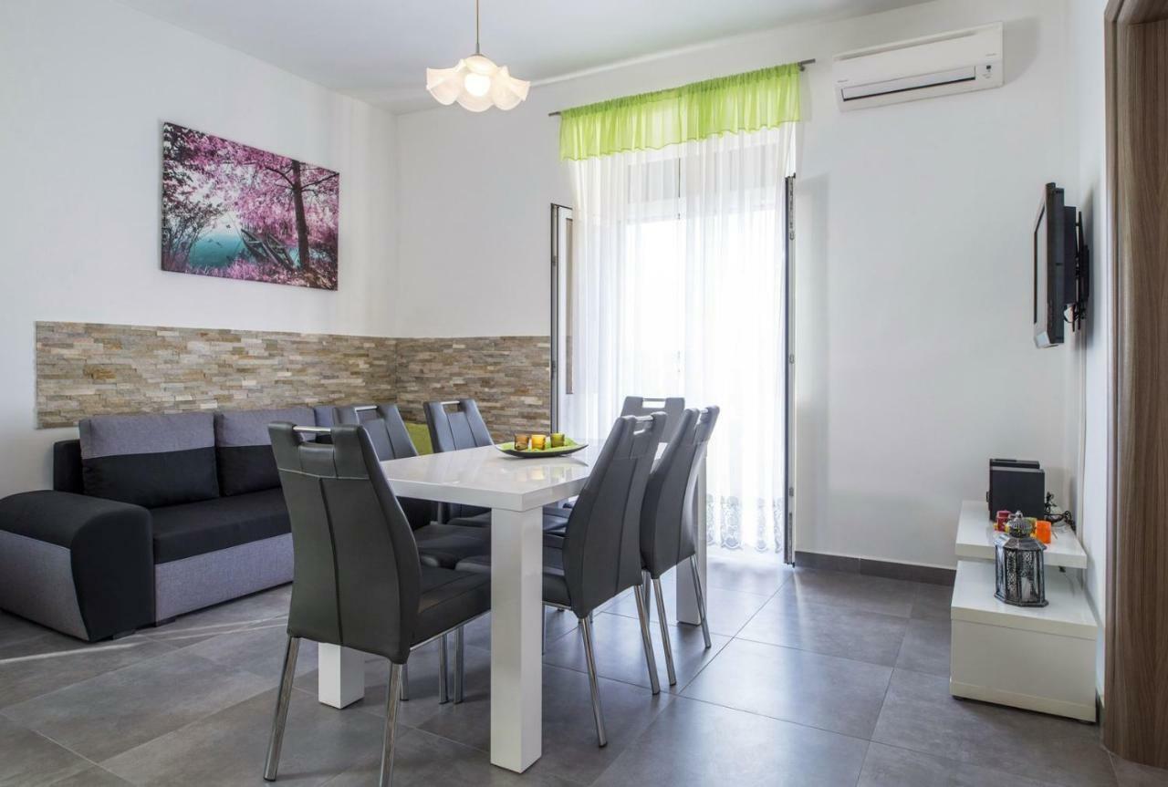 Apartment Stefania On The Beach Koromačno Extérieur photo