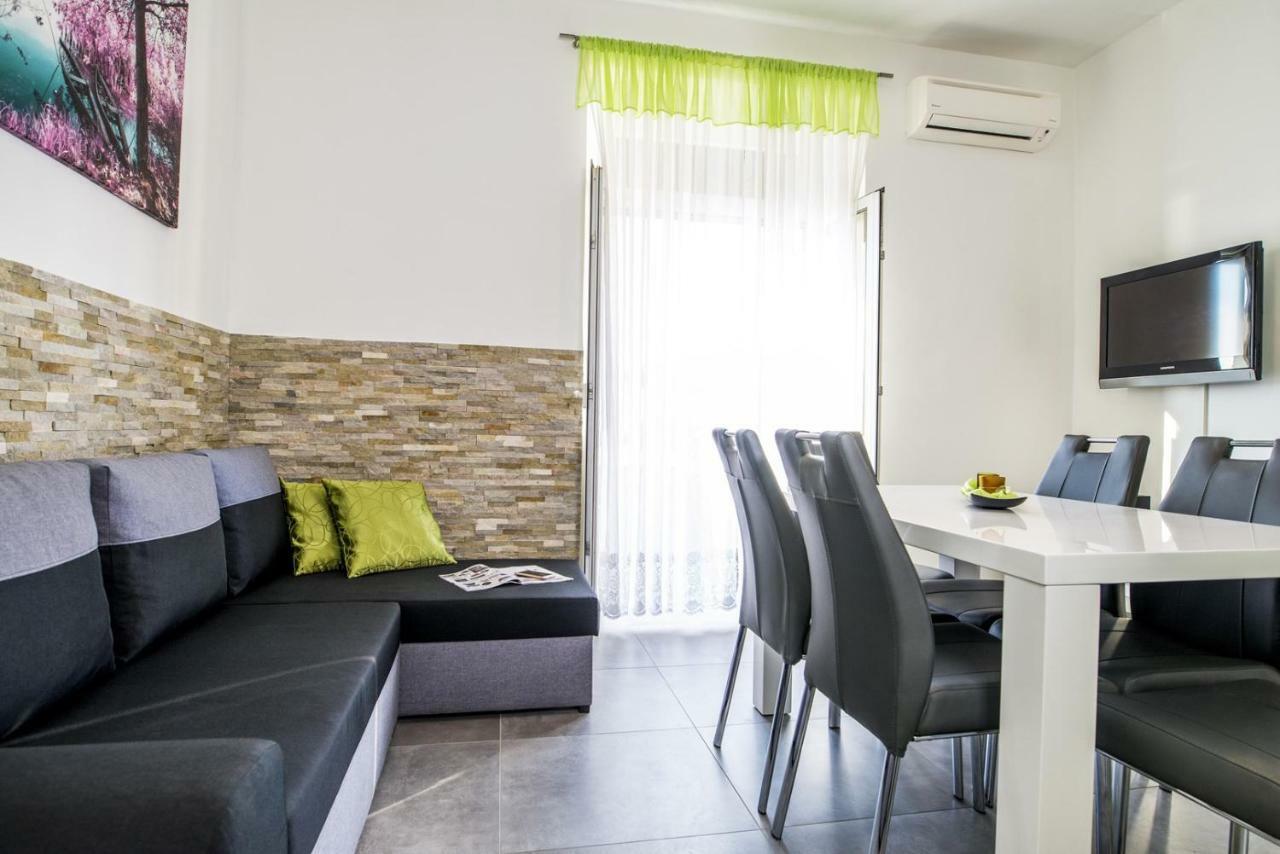 Apartment Stefania On The Beach Koromačno Extérieur photo